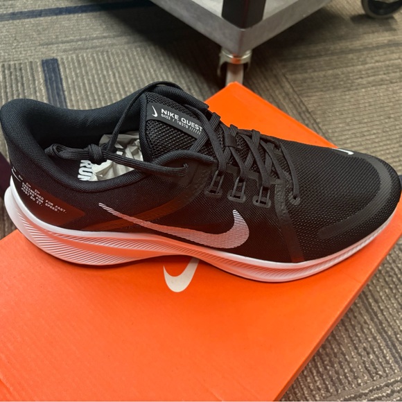 Men’s Nike Quest Running Shoes Size 13 - Picture 1 of 3